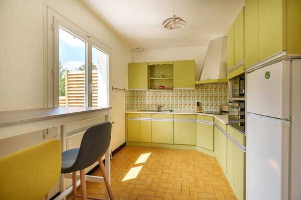 Réfrigérateur, four, grille-pain