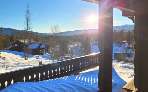 Koselig fjellhytte med utsikt