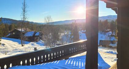 Koselig fjellhytte med utsikt