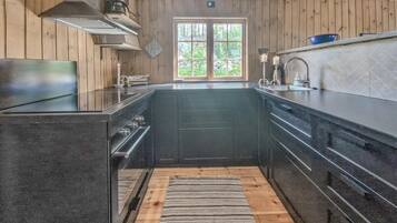 Fridge, dishwasher, coffee/tea maker