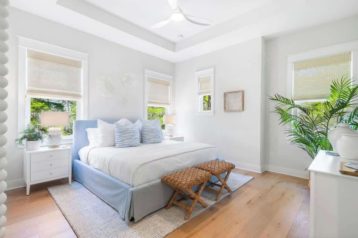 3 habitaciones, tabla de planchar con plancha y cuna de viaje 
