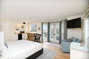 Studio Suite, 1 King Bed, Ocean View | 1 bedroom, individually decorated, individually furnished, free WiFi