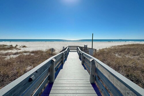 Stylish Beachfront Retreat ~ Gulf Views ~ Pools!