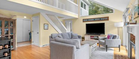 House, Multiple Beds, Kitchen, Garden View | Living area | TV