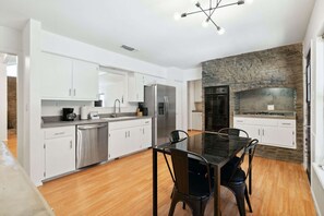 House, Multiple Beds, Kitchen, Garden View (South Lamar Serenity) | Private kitchen - Quiet 4 Bedroom Home Located off Sola (Austin)