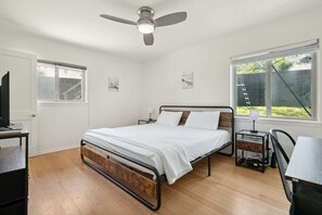 Hus - flere senge - køkken - udsigt til have (South Lamar Serenity) | 4 soveværelser, individuelt design, individuel indretning, gratis Wi-Fi