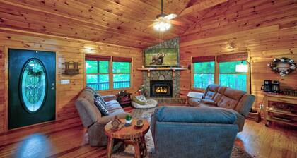 2 Bedroom Home in Ellijay! Private Hot Tub and Sunset Views