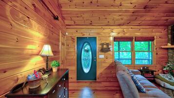 Cabin, Multiple Beds, Hot Tub, Mountain View (Heritage Hideaway 2) | Interior