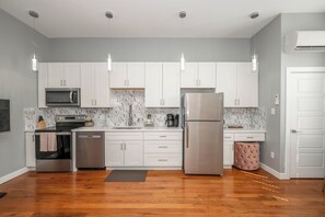 Apartamento, 1 cama de matrimonio grande, cocina | Cocina privada | Cafetera o tetera