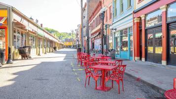 Tempat makan outdoor