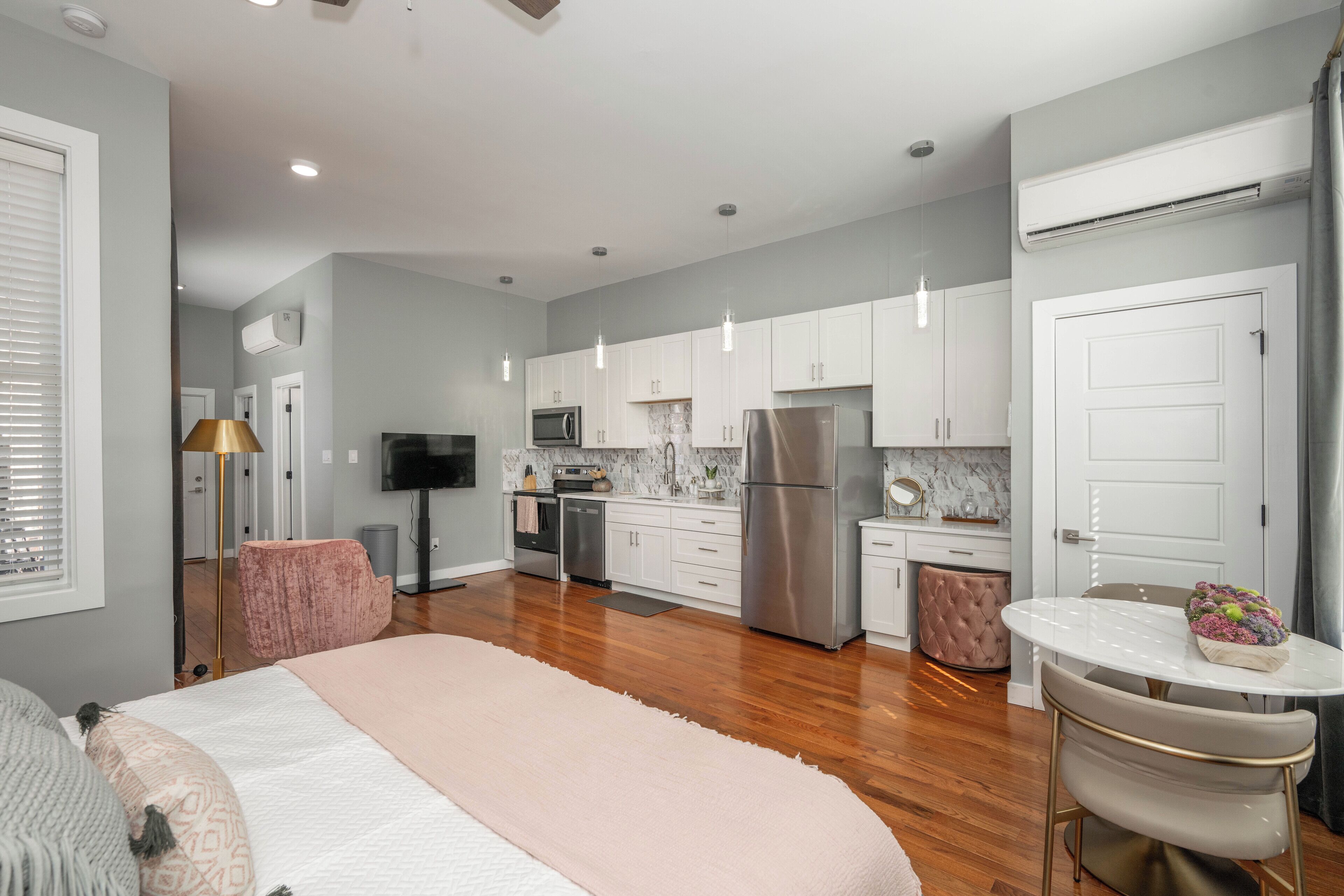 Apartment, 1 King Bed, Kitchen | 1 bedroom, individually decorated, individually furnished, free WiFi