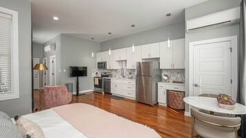 Apartment, 1 King Bed, Kitchen | 1 bedroom, individually decorated, individually furnished, free WiFi