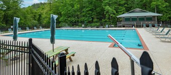 Mountain Community Home In Ellijay! Games, Private Hot Tub and Sunsets!