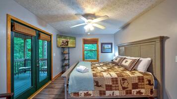 Cabin, Multiple Beds, Hot Tub, Mountain View (Heritage Hideaway 1) | 3 bedrooms, individually decorated, individually furnished, bed sheets