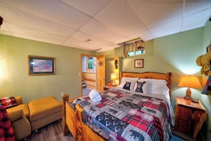 3 bedrooms, individually decorated, individually furnished, bed sheets - Mountain Community Home In Ellijay! Games, Private Hot Tub and Sunsets! (Ellijay)