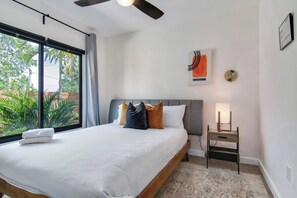 独立别墅, 多张床, 露台, 花园景观 (Palm Paradise Estate) | 5 多间卧室、特色装修、特色家居、办公桌