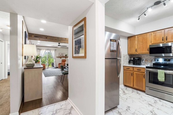 คอนโด, หลายเตียง, ลานระเบียง, วิวสวน (Stone Creek Retreat) | ครัวส่วนตัว | เครื่องชงกาแฟ/ชา