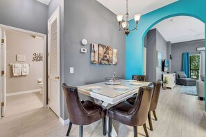 Condo, Multiple Beds, Balcony, Garden View (Oasis Hideaway at Bahama Bay) | Dining