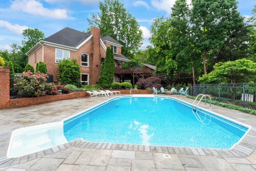 Leeloos on the Lake Sleeps 12