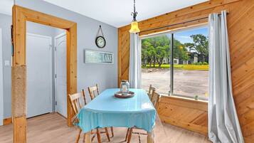 Condo, Multiple Beds, Patio, Garden View (Vicki’s Villa) | Dining