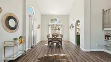 House, Multiple Beds, Pool Access, Pool View (Red Mountain Retreat) | Interior