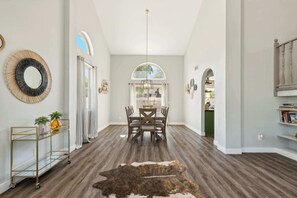 House, Multiple Beds, Pool Access, Pool View (Red Mountain Retreat) | Interior