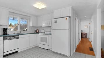 House, Multiple Beds, Balcony, Ocean View (Shore Thing) | Private kitchen | Coffee/tea maker