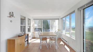 House, Multiple Beds, Balcony, Ocean View (Shore Thing) | Dining