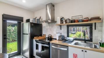 House, 1 Queen Bed with Sofa bed, Patio, Garden View (Palm Paradise Retreat) | Private kitchen | Coffee/tea maker