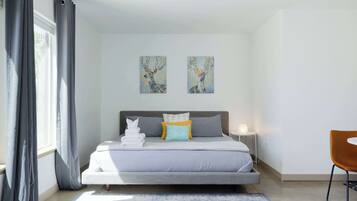 Studio Suite, 1 Tempat Tidur King | Didekorasi berbeda-beda dan dilengkapi dengan perabotan berbeda-beda