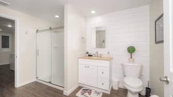 House, Fireplace | Bathroom | Designer toiletries, towels, toilet paper