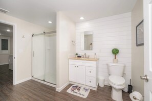 House, Fireplace | Bathroom | Designer toiletries, towels, toilet paper - Horse Haven (Williamstown)