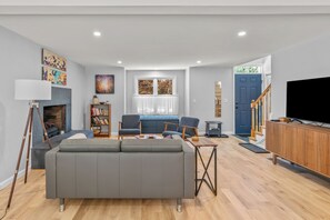 Cottage, Multiple Beds, Fireplace | Living area