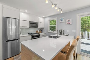 Cottage, nhiều giường, lò sưởi | Bếp riêng | Dụng cụ pha cà phê/trà