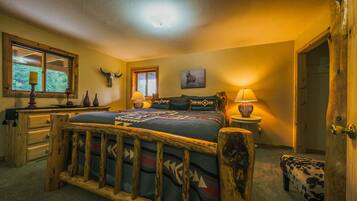 3 bedrooms, individually decorated, individually furnished, desk