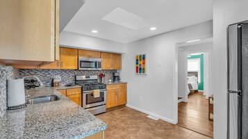 Apartment, Multiple Beds, Balcony, Garden View | Private kitchen | Fridge, microwave, oven, stovetop