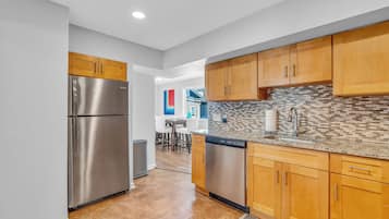 Apartment, Multiple Beds, Balcony, Garden View | Private kitchen | Fridge, microwave, oven, stovetop