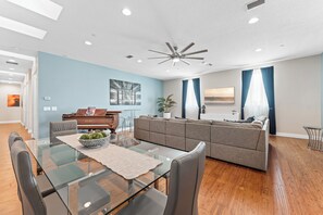 House, Multiple Beds, Balcony, Partial Ocean View | In-room dining