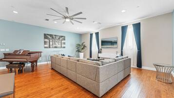 House, Multiple Beds, Balcony, Partial Ocean View | Living area