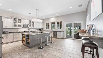 House, Multiple Beds, Balcony, Partial Ocean View | Private kitchen | Stovetop, coffee/tea maker, blender