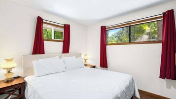 Rumah, Beberapa Tempat Tidur, patio (Boondocks Bliss) | 2 kamar tidur dan didekorasi berbeda-beda