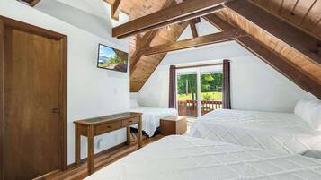 Rumah, Beberapa Tempat Tidur, patio (Boondocks Bliss) | 2 kamar tidur dan didekorasi berbeda-beda