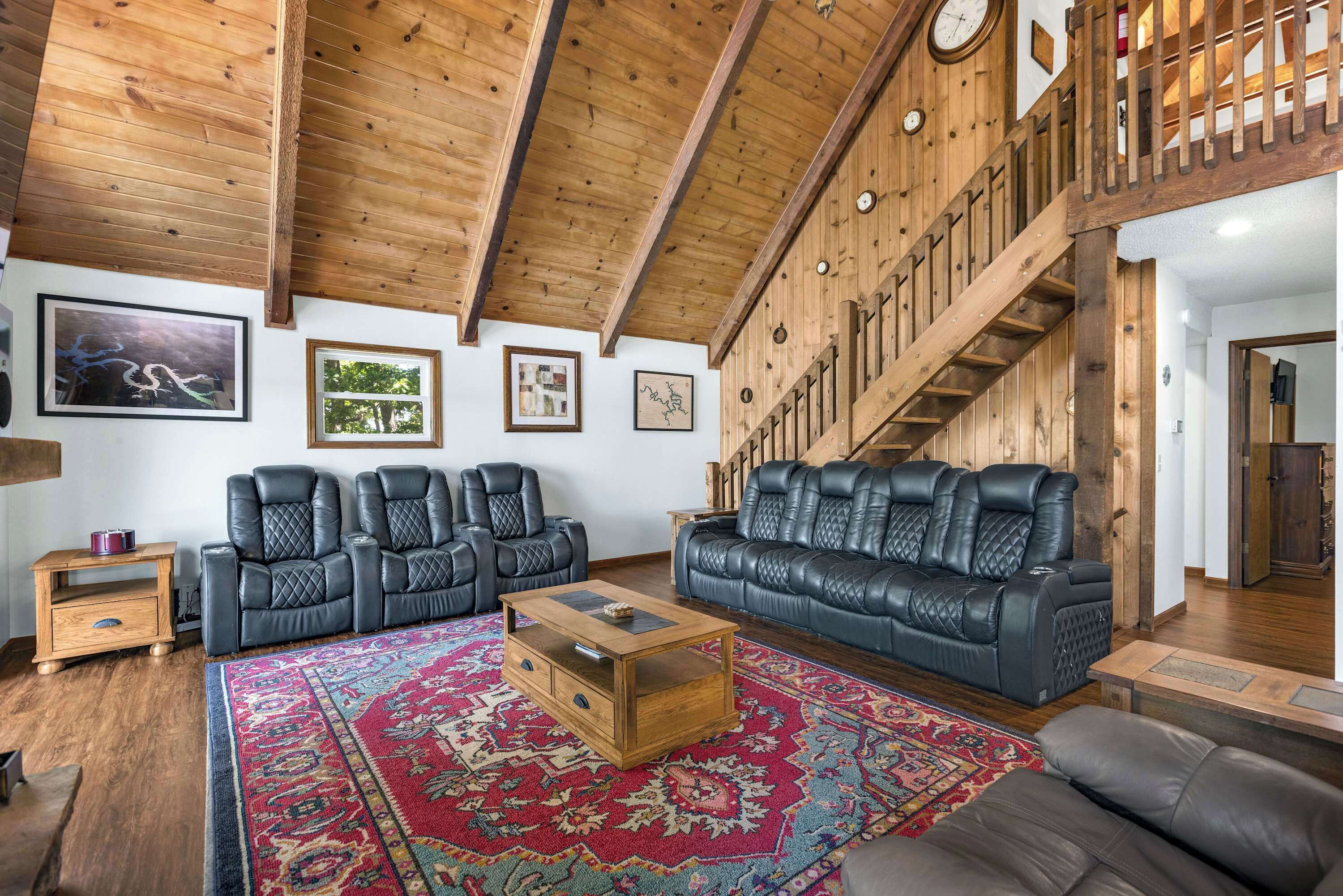 Rumah, Beberapa Tempat Tidur, patio (Boondocks Bliss) | Area keluarga | Televisi layar datar 65-inci dengan saluran TV digital