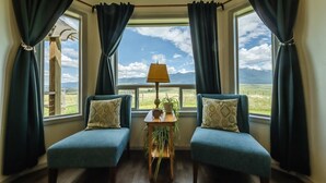 House, Multiple Beds, Fireplace, Mountain View | Interior - Hollenback Heights Epic Views! (Eureka)