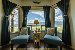 House, Multiple Beds, Fireplace, Mountain View | Interior - Hollenback Heights Epic Views! (Eureka)