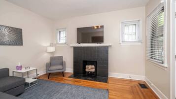 Apartment, 1 Queen Bed with Sofa bed, Kitchen, Garden View | Living area