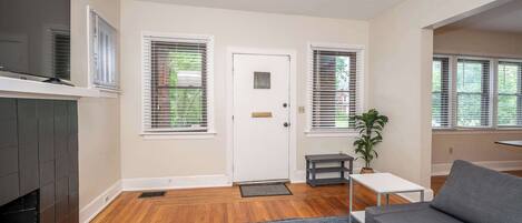 Appartement, 1 grand lit et 1 canapé-lit, cuisine, vue jardin | Coin séjour