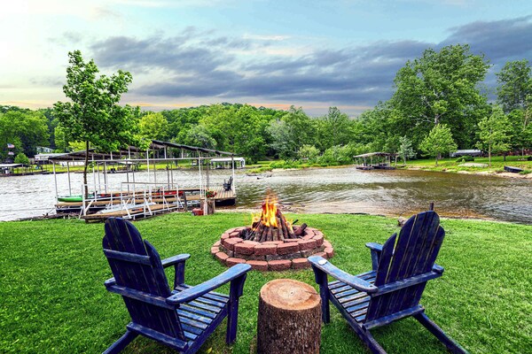 Cozy Cove Cabin The Perfect Ozark Retreat! - Camdenton, MO