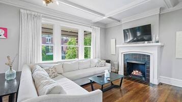 House, Multiple Beds, Balcony | Living area