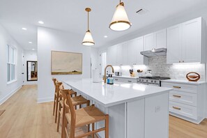 Ferienhaus, Mehrere Betten, Terrasse, Gartenblick (Chic Modern Farm Haus) | Eigene Küche